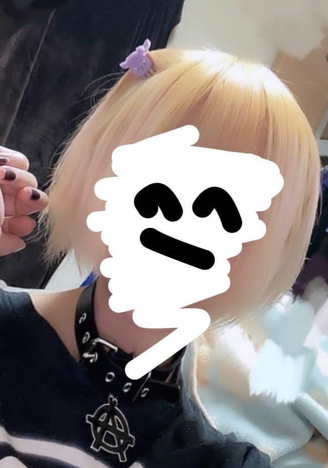 SSS_NIPA's tweet photo. もしかしてこの時の私地毛で平子くんになれる可能性があった？？セルフで金髪にしてたんだけど中々良いと思うんだ(ハゲそうだったけど笑笑) https://t.co/MygYJwXeXF