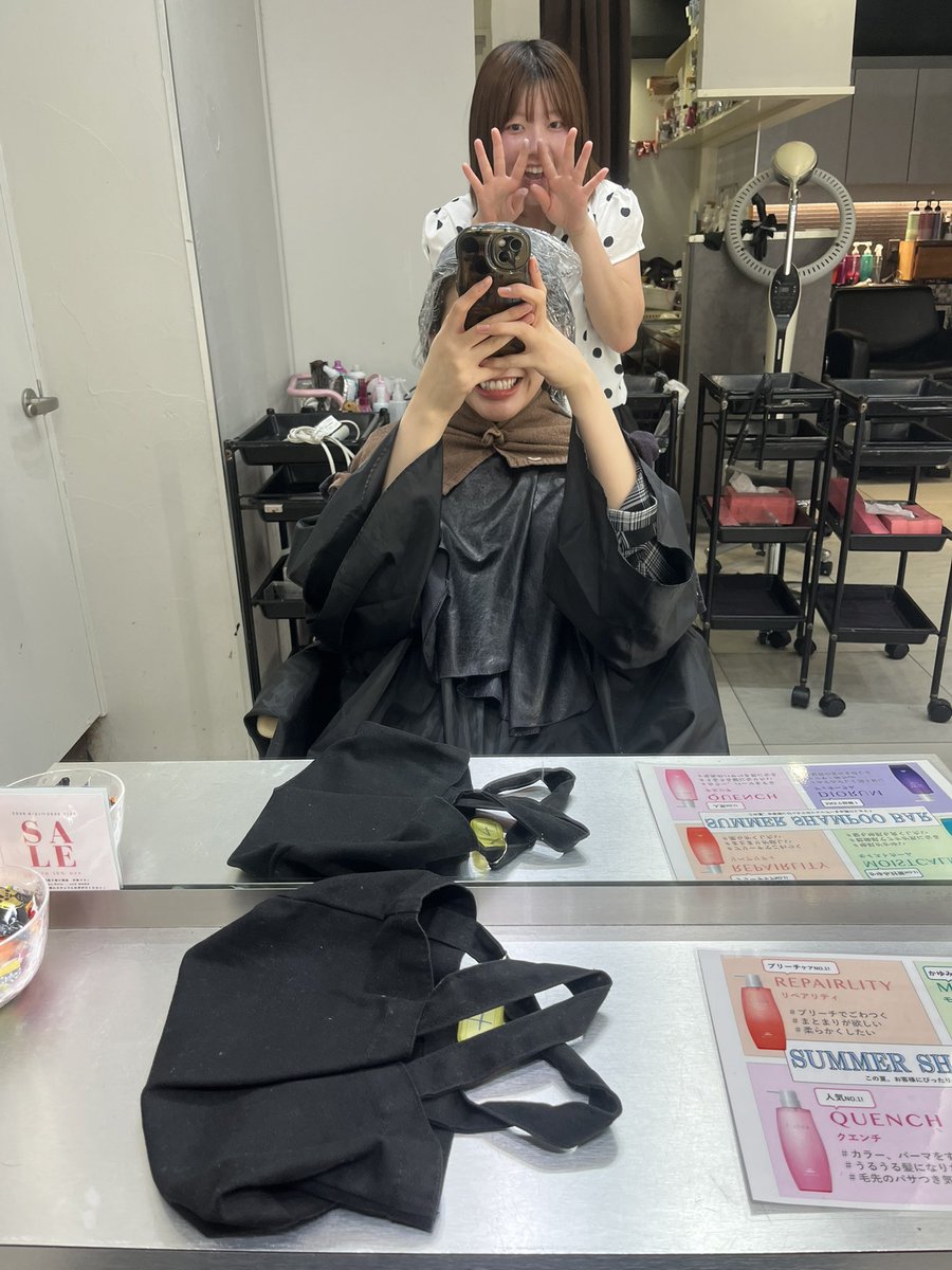 meru20180729's tweet photo. いまなるたんに髪染めてもらってる！！！
@meruru20020306 https://t.co/gPkkBkdENZ