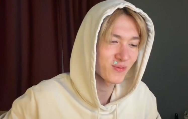 eomcoertis's tweet photo. Oh how i missed you martin 🥺 thank you for coming on live 🥺 https://t.co/zvvkMmd2ha