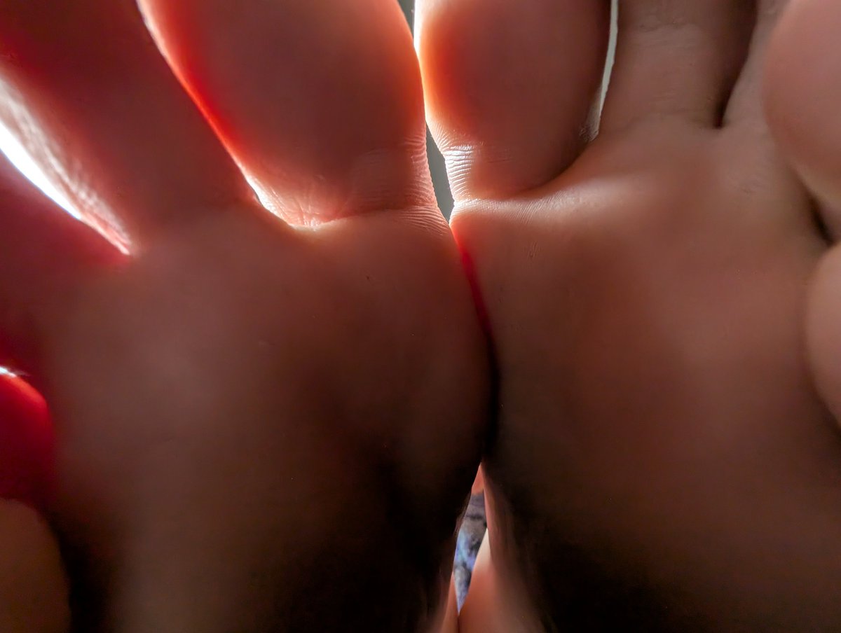 MardavMaster's tweet photo. #malefeet #giantmale #macrophilia https://t.co/Ttxqs3Jx2K