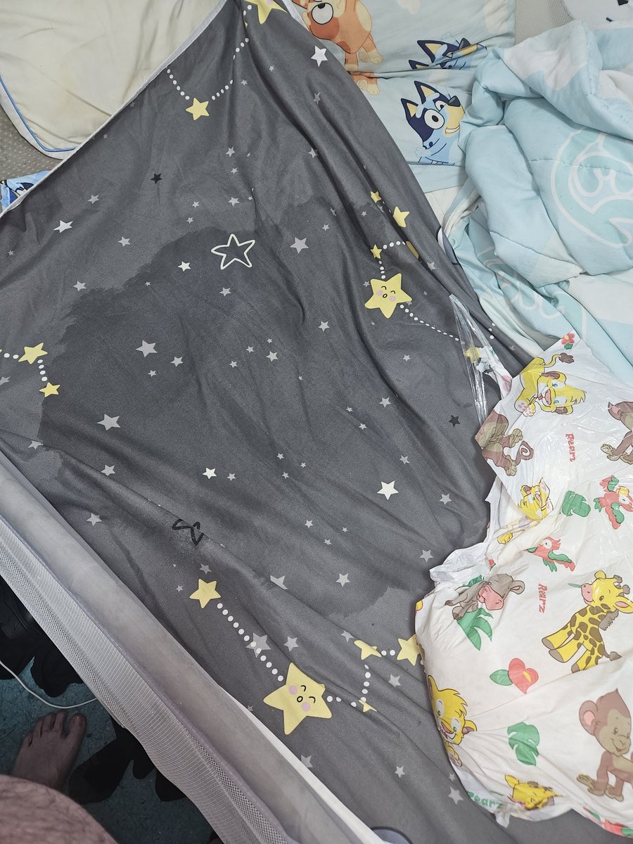 BestestBoyToby's tweet photo. Shhhhh dont tell daddy I had a super leaky diapee. Hehe @RearzInc 💙 #abdl #abdlboy #gayabdl #kink #gay #gayboy #adultbaby #diaper #abdlbabyboy #abdldaddy #diaperboy #ddlb #diaperlove #nappylover #diaperlover #daddysboy #daddysbaby #padded https://t.co/M9Be4Bvmie