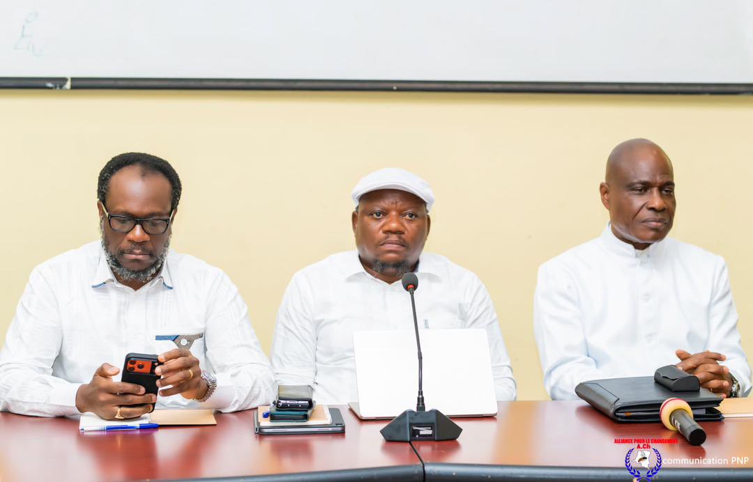 Polycarpesobo10's tweet photo. 🛑 EN DIRECT | Kinshasa 🇨🇩
La conférence de presse de la C64 ce jeudi 09 juillet 2026 au Centre CEPAS à Kinshasa. Le Présidium vient de prendre place dans la salle, tandis que la déclaration officielle est attendue dans les prochaines minutes.
@kabund_jmkkrock @MartinFayulu https://t.co/NFM01ykdyS