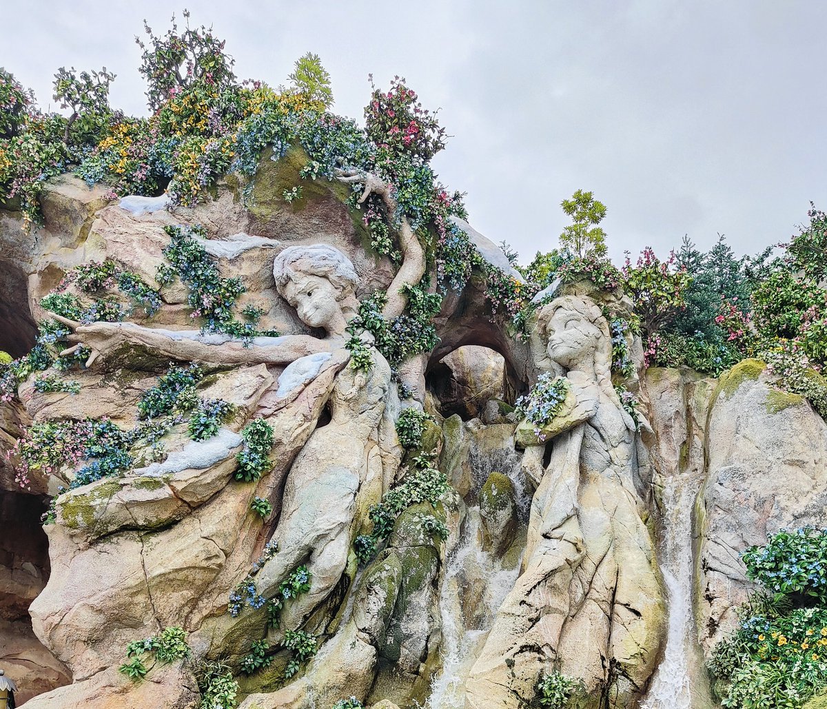 pinkrosebelle's tweet photo. #東京ディズニーシー
#ファンタジースプリングス🩵
(✿ ♡‿♡) 💖#ℒℴѵℯ💖
"魔法の泉"🏞️🩵
#シンデレラの滝👑💎👗👠🩵
#フィリップ王子・オーロラ姫の滝👑💜
#アナ雪の滝👗❄️🩵
#アリエルの滝🧜💜
#Beautifulpost https://t.co/WW24QXZo0d