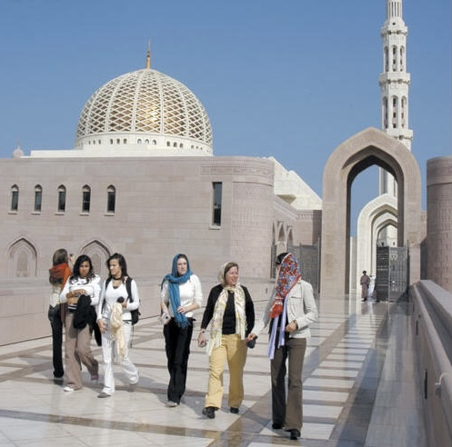 H_albloooushi's tweet photo. حين يتحدث العالم عن الأمان، تكون #سلطنة_عُمان في مقدمة السطر [👑]. إنجاز دولي ومراكز صدارة متتالية تؤكد خلوّ السلطنة التام من مهددات الأمن، لتظل #عمان حِصناً منيعاً للسلام، وموطناً للطمأنينة التي تبهر العالم. 🇴🇲💪 #عمان_الأول_عالمياً 🔝 https://t.co/0OrdmKHK76