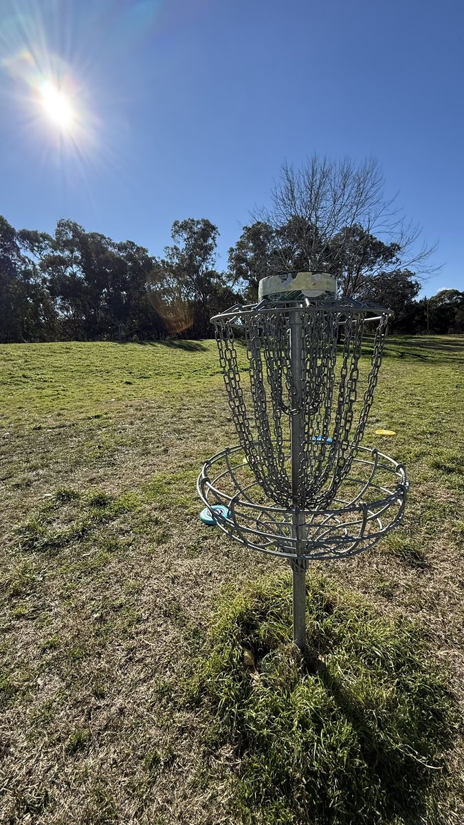 wapple15's tweet photo. So we have been giving this a go, apparently you need serious discs because cheap arse ones just won’t cut it…🤣 #FocusGames plus Friday evening #BeerView from a practice session in our yard. https://t.co/fNJtH2ra9g