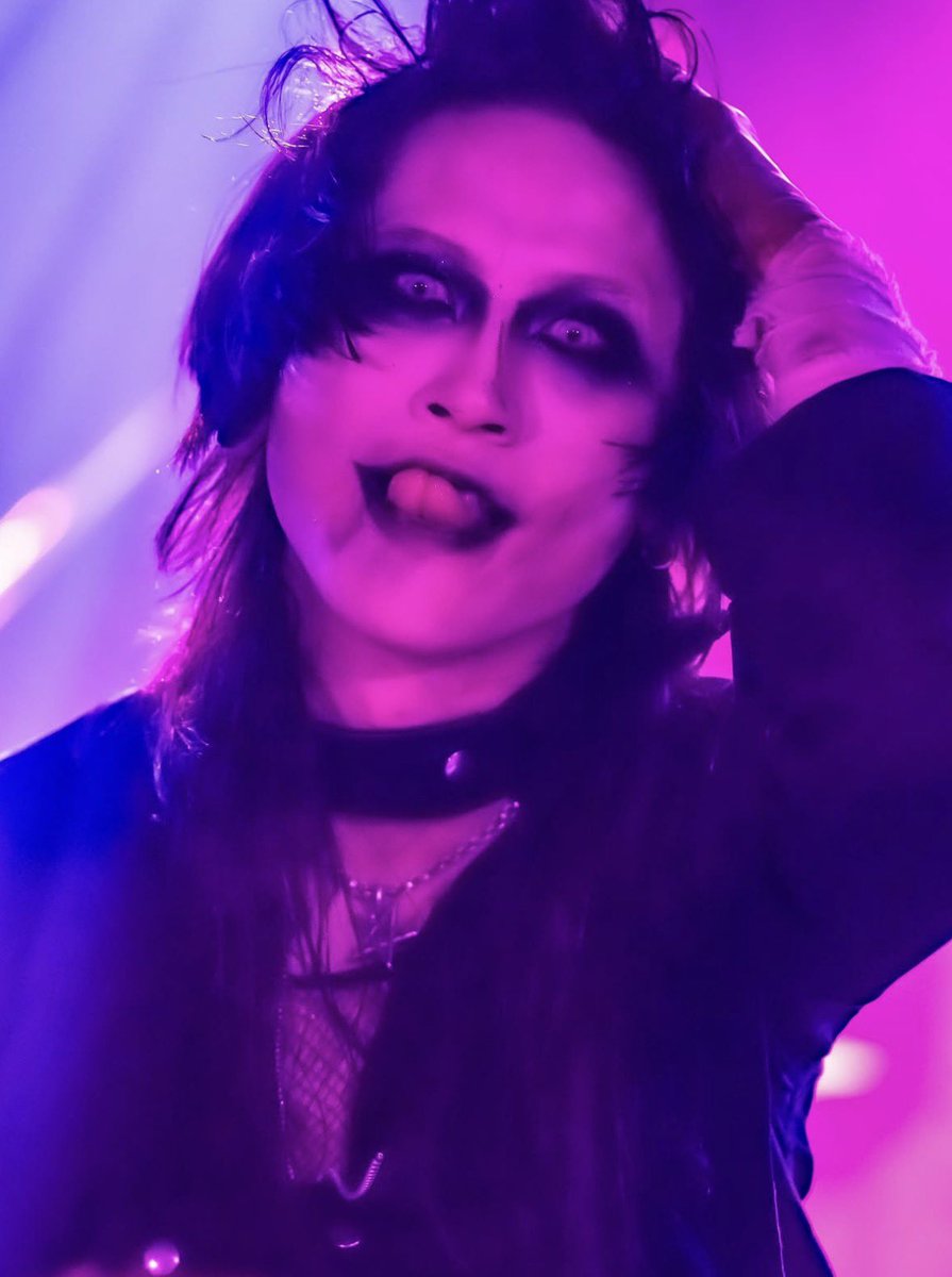 vladracult's tweet photo. menino bobo https://t.co/tYl6x2lzyA