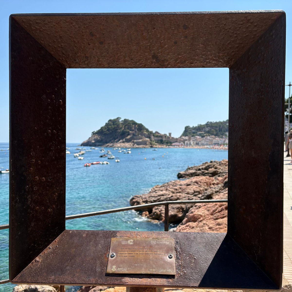 RSeeFree's tweet photo. Quick breakfast, then exploring Tossa De Mar https://t.co/JVZhuL0ORg