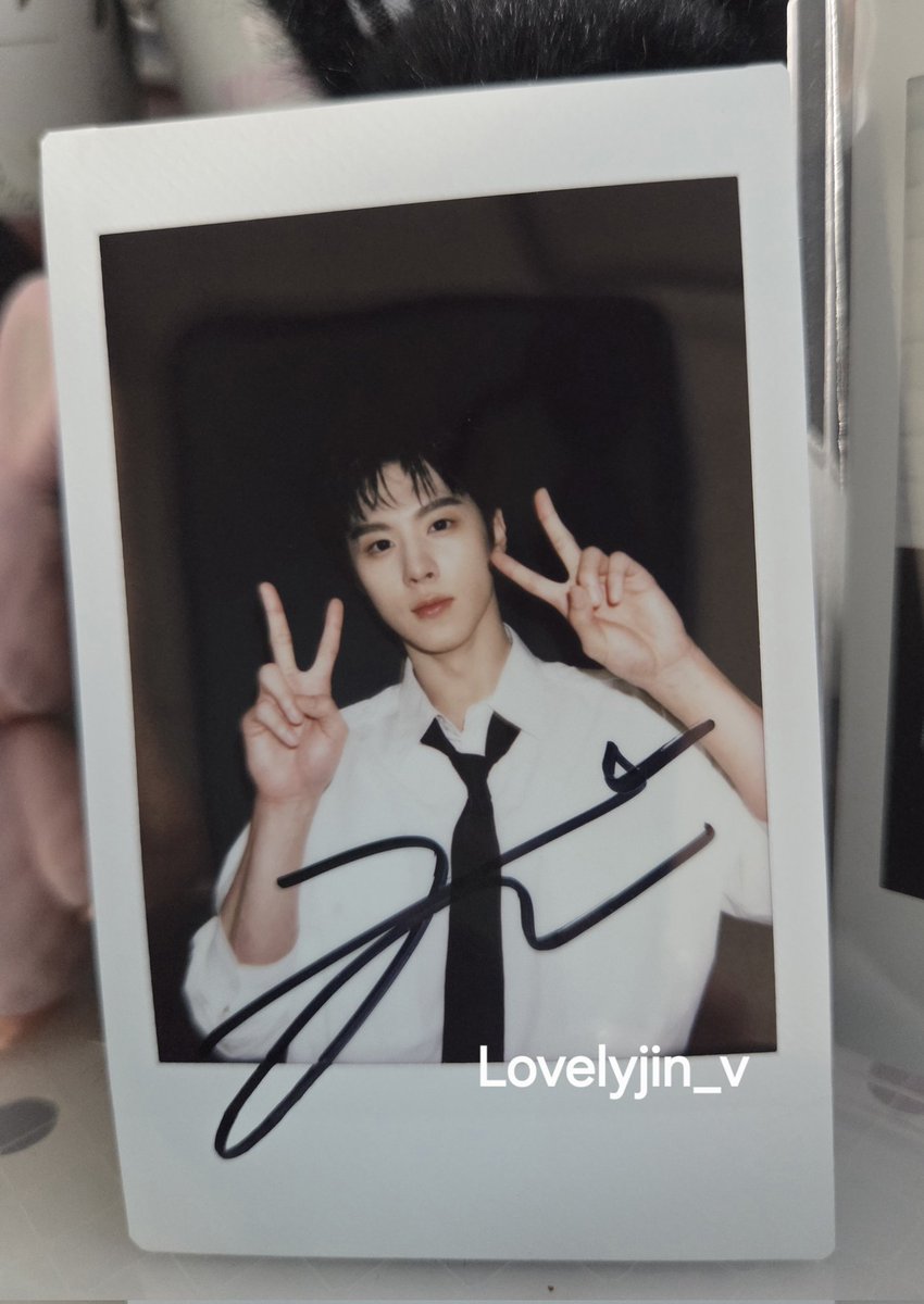 lovelyjin_v's tweet photo. 하이엔드 사폴이 왔어요🥰
양손브이✌️ 
귀여운 우석이💕
#김우석 #KIMWOOSEOK https://t.co/4EtCFopPrW