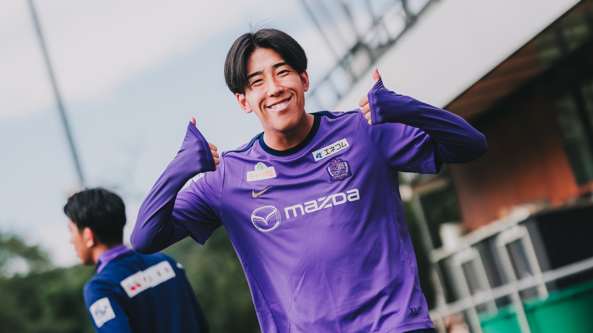 sanfrecce_SFC's tweet photo. 𝐀𝐔𝐒𝐓𝐑𝐈𝐀 𝐂𝐀𝐌𝐏 𝐃𝐀𝐘𝟐🇦🇹
オーストリアキャンプ二日目がスタート！
午前練を終えて、約2時間後には午後練へ。

キャンプの写真はできる限り日本時間に合わせて更新予定です📸

#sanfrecce #ONEVIOLET https://t.co/JVWAgUAXzh