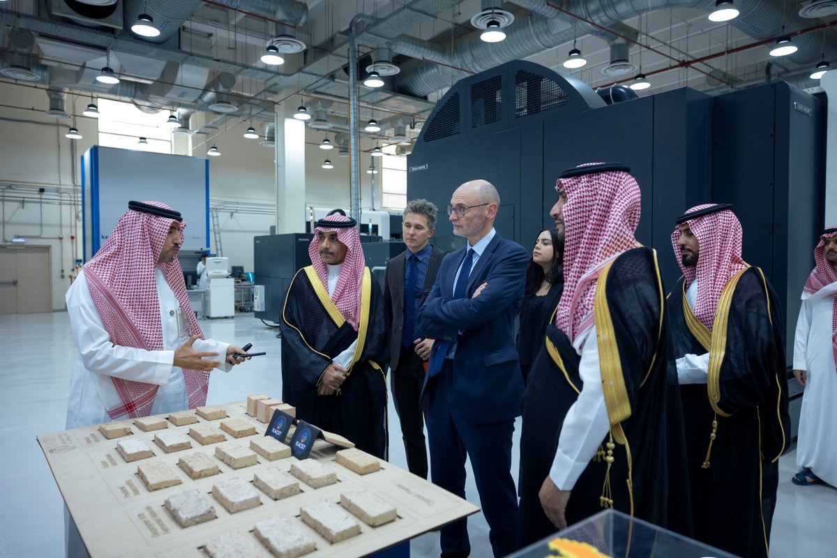 ksaBritish's tweet photo. Over SAR 4 million is powering nine new UK–Saudi research partnerships in healthcare, clean energy &amp; environmental protection through the International Science Partnerships Fund. Proud to deliver this with @SciTechgovuk and @SaudiRDI @UKinSaudi https://t.co/DIbaexdPPz