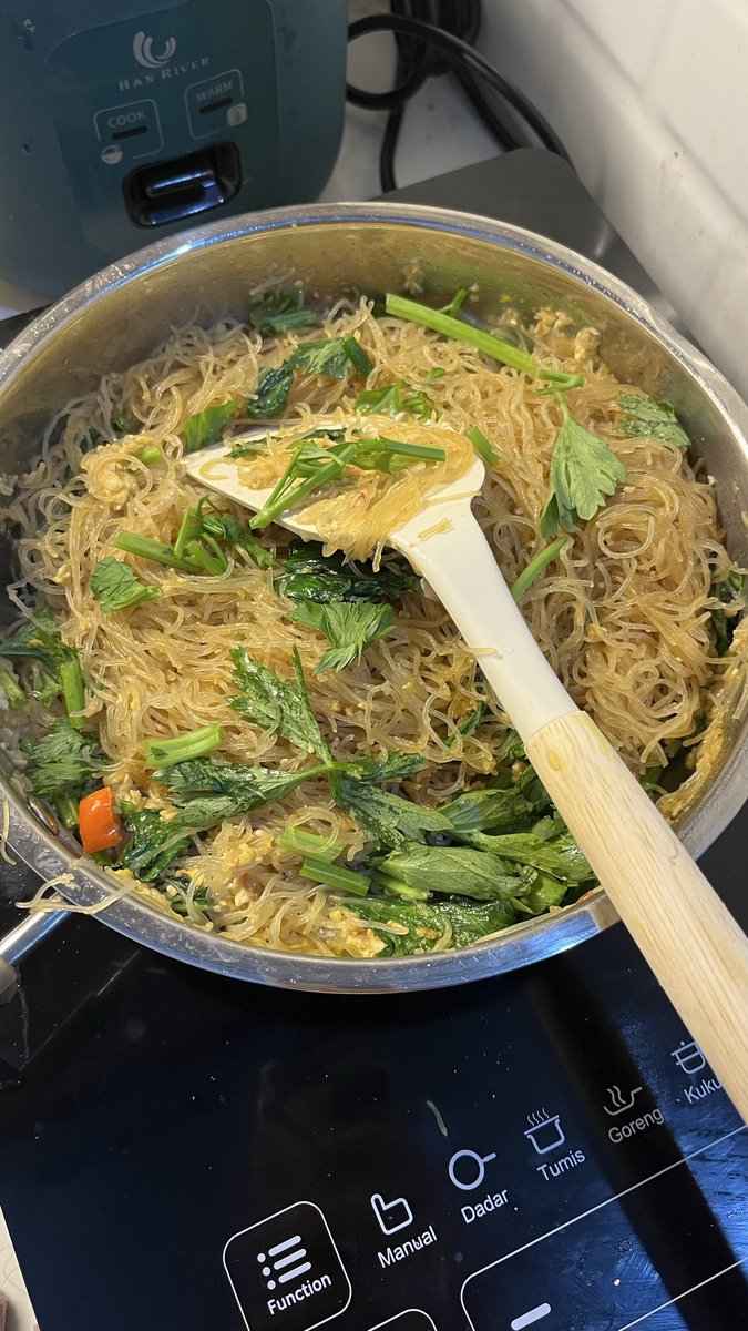 ulisssss_'s tweet photo. uliii memasak lagiii 
- bihun goreng https://t.co/e891q1Sb5A