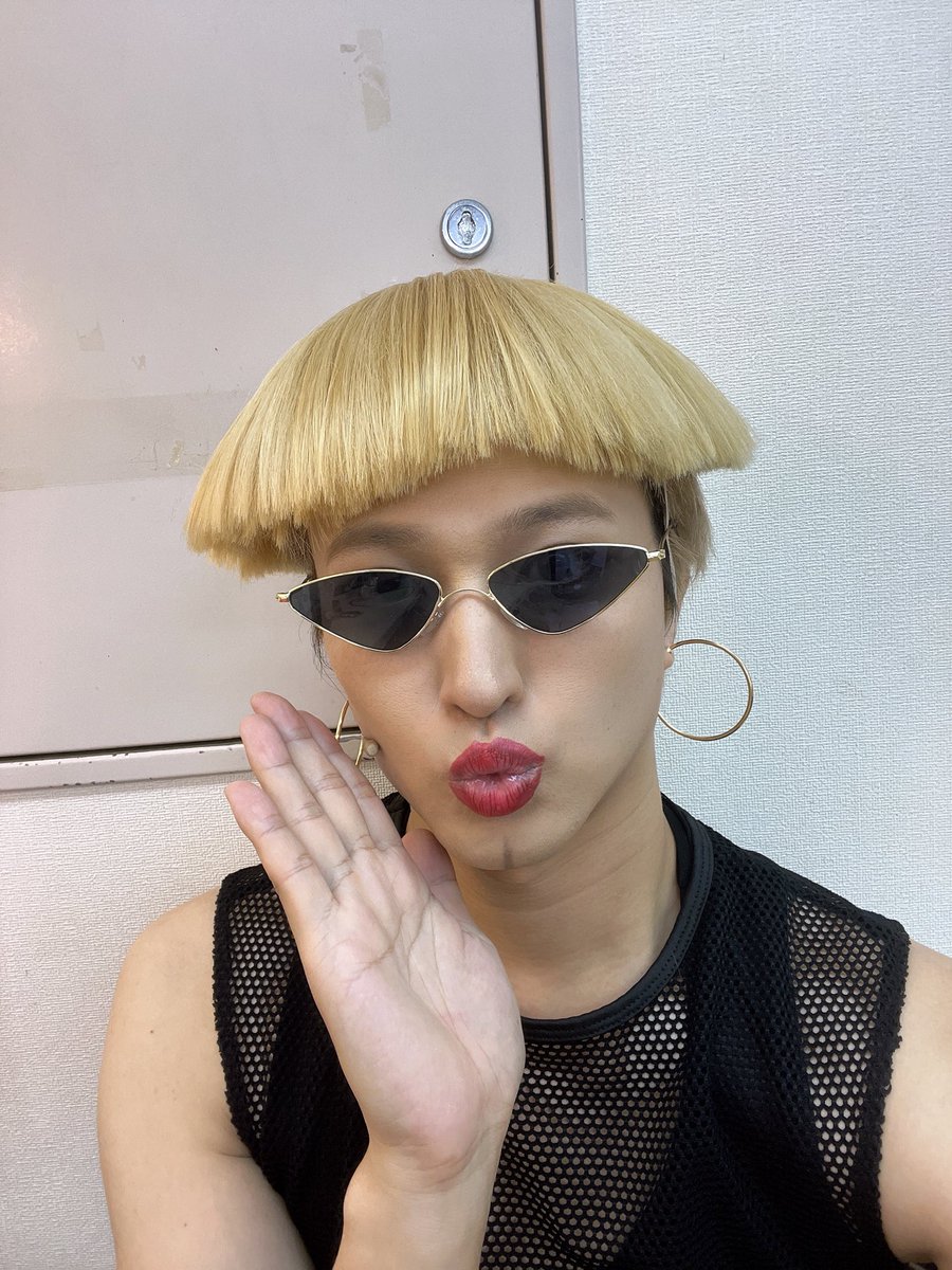 1227Shu's tweet photo. 舞台うらみちお兄さん２日目終了！

みなさんご来場ありがとうございました😊

猫田もカッペリーニも楽しく演じさせていただいてます🐈‍⬛💋

#舞台うらみち
#うらみちお兄さん
#カッペリーニ https://t.co/J8ed1kwEDB