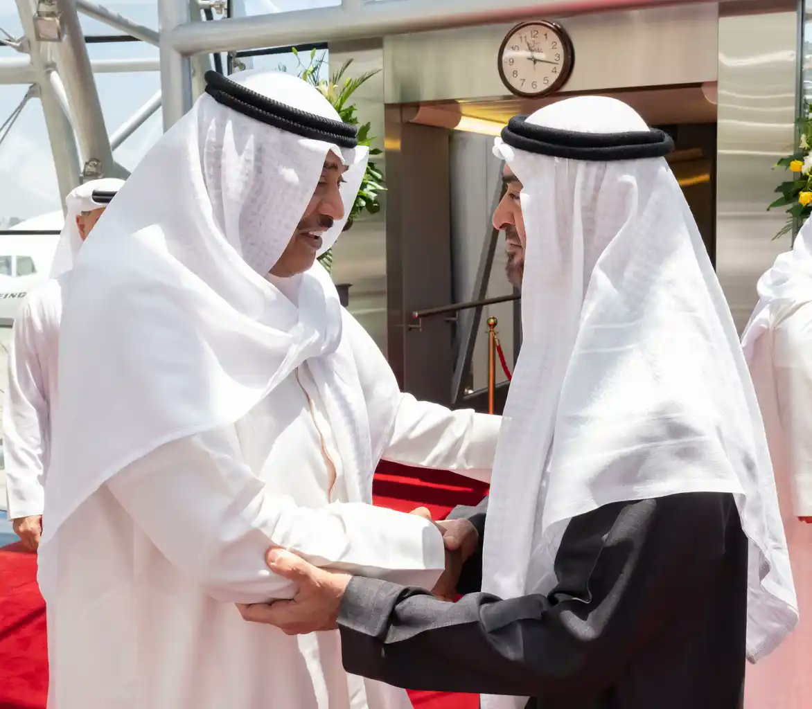 bourashed_news's tweet photo. #الكويت-#بوراشد| سمو #أمير_البلاد يستقبل رئيس #الإمارات بمناسبة زيارته الأخوية للبلاد

https://t.co/NOlQqjHJFQ https://t.co/IwgQdhc4pi