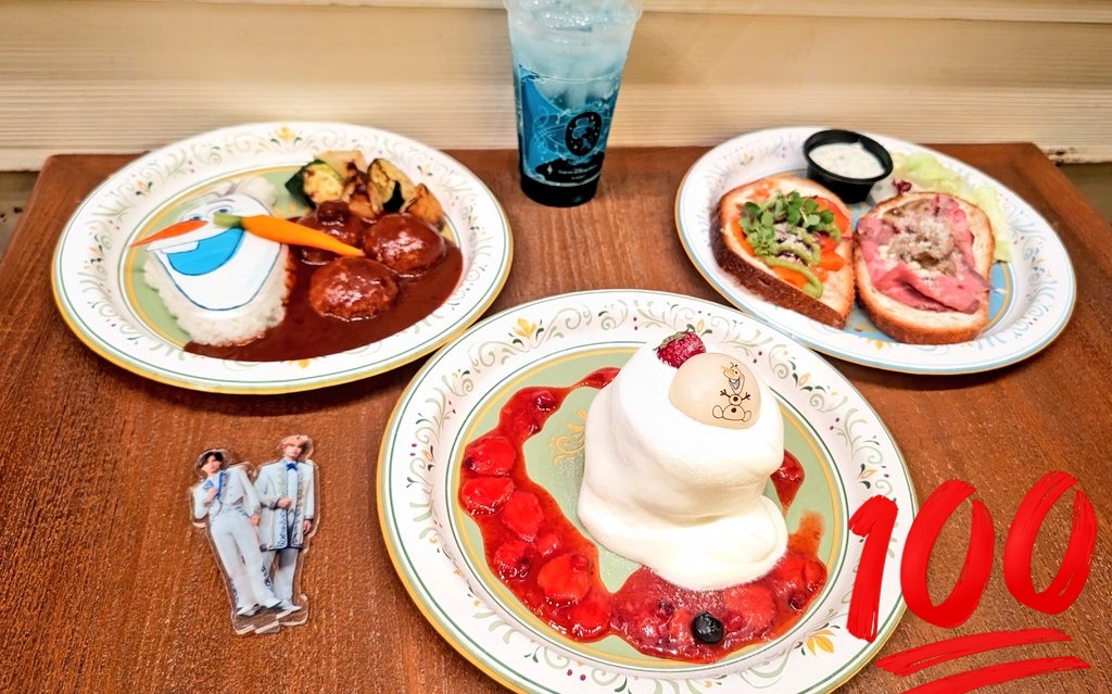 RENnoM0123's tweet photo. 今日は、代休だったから25周年ディズニーシー行ってきた🤭💞💞
チーデーのグッズも大量に🤭💞💞
混んでてアナ雪しか乗ってないけどお土産買って美味しいの食べて楽しかったぁ✨✨
また行きたい🤭💛🖤 https://t.co/3Y14eL6XaN