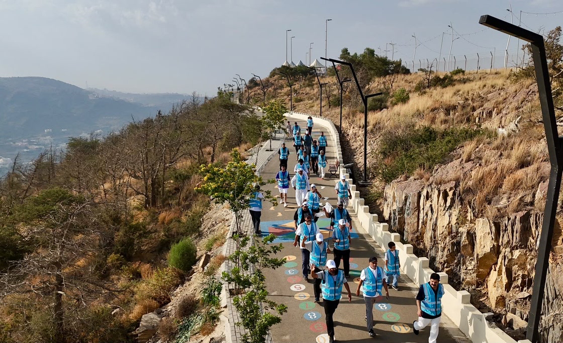 mosgovsa_live's tweet photo. 🏃🏻‍♂️ في أجواء عليلة وسحاب يُعانق القمم.. يقام برنامج "أمشي من أجل صحتي" ضمن برامج صيف الباحة 2026 ☀️🍃

📍 فرع منطقة الباحة
🤝 بالتعاون مع جمعية جارة السحاب الرياضية https://t.co/HWbMak9T3s