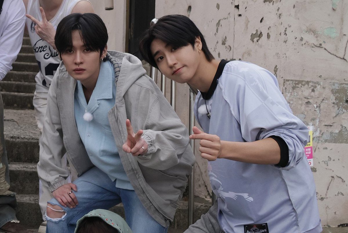 smolsungies's tweet photo. hehe🥢🥢🥢 https://t.co/A9ayFmzmi6