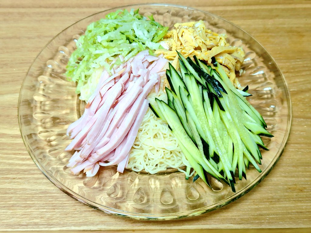 ZDM_G105's tweet photo. 今日の夕食は冷やし中華🍜 https://t.co/SnHhkFwzmM