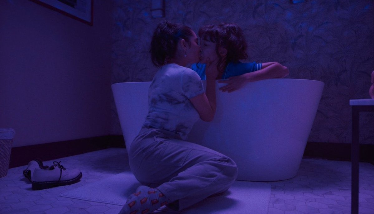 filmsbygays's tweet photo. wlw sure love their bathroom scenes https://t.co/vCARQG7JNb