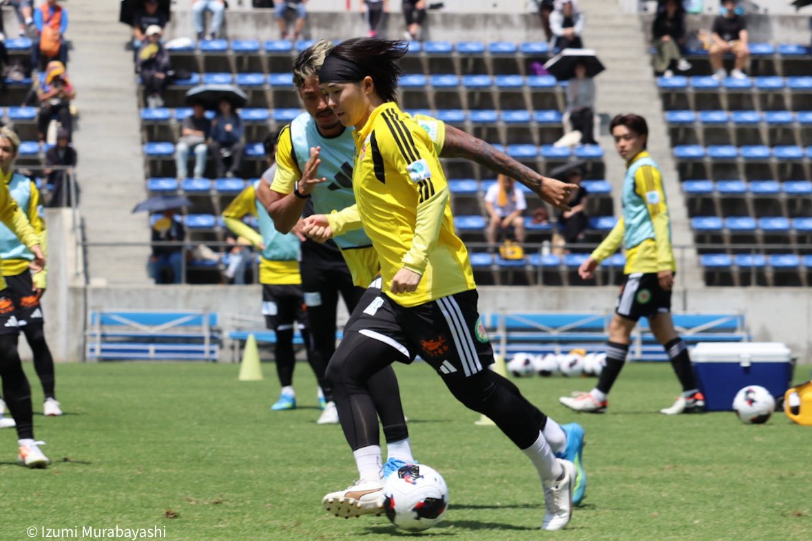 Idumimuraba's tweet photo. 有田恵人選手
「オフも体を動かし続けていた。けがは繰り返さないように。
一歩も引かず激しく行くところは僕の生命線。それは切らさず、キャンプで＋αで求められていることをやって行く。
（激しい競争）J1でやって行くためには絶対に必要なこと。昨季出ていないのでしっかり関わっていく」
#vegalta https://t.co/HaBj21zz14