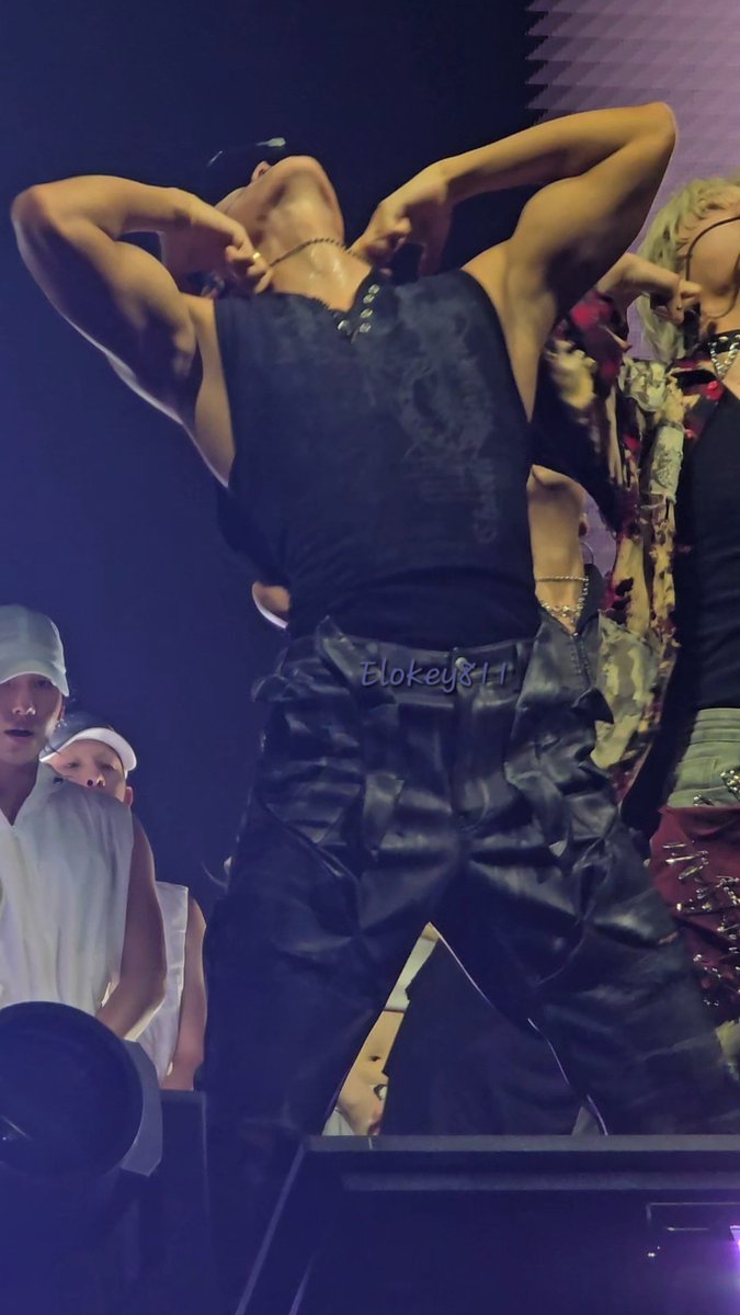 EloKey811's tweet photo. San 🔥🔥
Rock in Roma

#에이티즈 #ateez #choisan #최산 #san #산 https://t.co/Bcsh8rG9zT