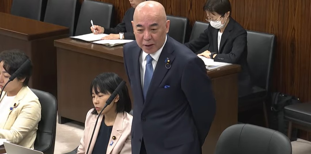 Kazu29964190's tweet photo. 百田代表
「改めて申し上げます」
「本当に太陽光をドンドン進めれば進めるほど‼️」
「日本の国益が損なわれて、日本の国力が失われます‼️」

「ですから…もうそろそろ」
「脱炭素原理主義、脱炭素至上主義から‼️」

「政府もメディアも‼️それから国会議員の皆さんも‼️ちょっと目を覚ましましょう‼️」 https://t.co/JWPEMlDD0Q