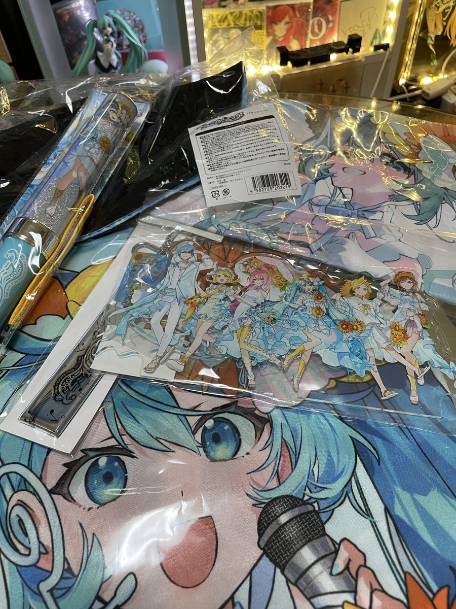 tksworld39's tweet photo. 八三さんの全員集合のアクスタとマジミラグッズが届きました！
法被...実はデビューだったりします😅 https://t.co/emdPSnfPkl