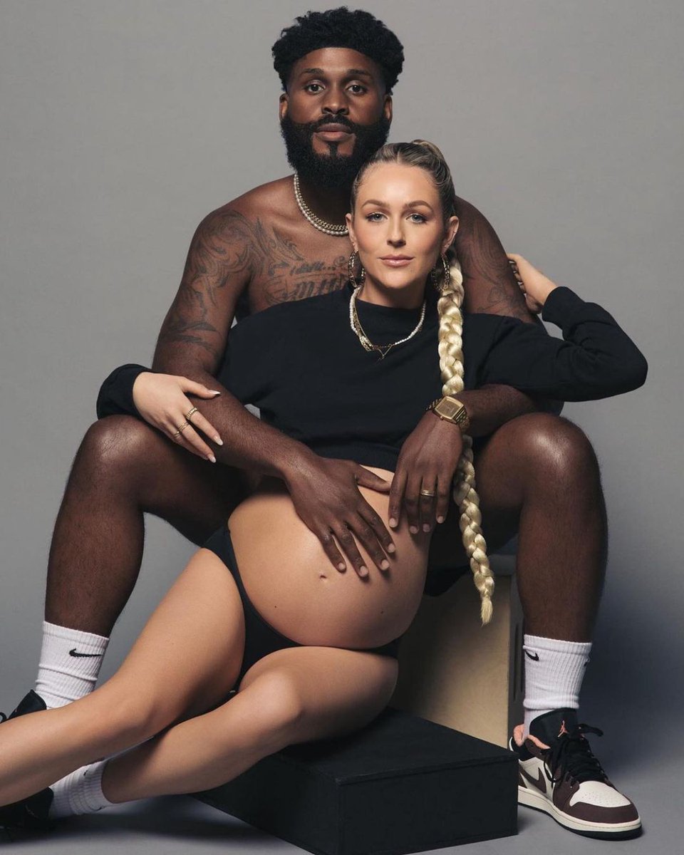 poljack1270's tweet photo. jolie jeune femme blanche fière,heureuse et comblée grace à son prince noir qui lui donne une bonne déscendance...♥️ https://t.co/4PRDSFZNFu