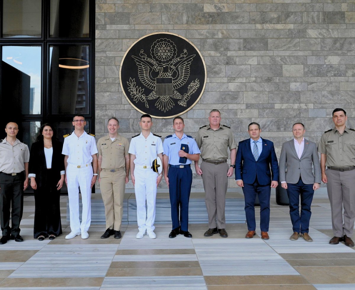 ConflictTR's tweet photo. Yaklaşık 20 yıl sonra ilk kez iki Türk asker, öğrenci, eğitim almak üzere ABD Deniz Harp Okulu (USNA) ve ABD Hava Harp Okulu'na (USAFA) gönderiliyor. https://t.co/hs3YDKX0qj