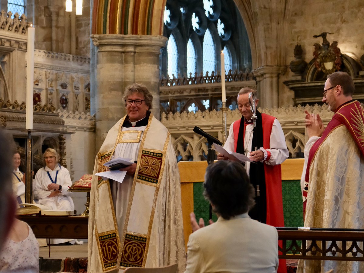 Exeter Cathedral tweet media