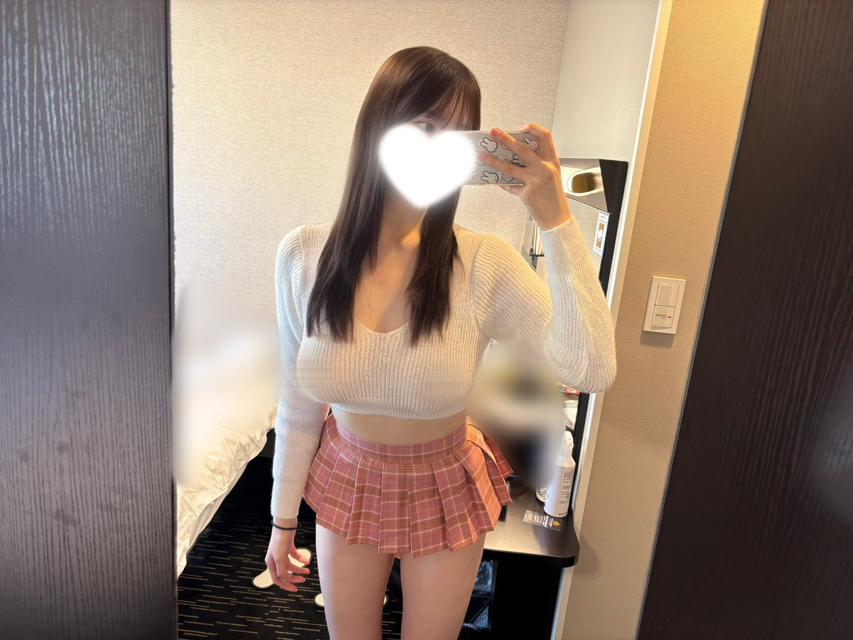 m9828_'s tweet photo. スカート短い❣️՞⸝⸝•̀⩊•́⸝⸝՞❣️ https://t.co/BCVcIX34W5