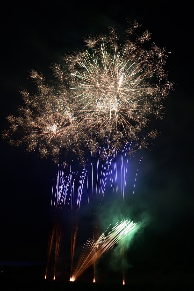 KDX66749210's tweet photo. 観光祭花火④(｡･ω･)ﾉﾞ

この日も天気良くて良かったのだ😆

富山県砺波市庄川町
庄川観光祭花火より(｡･ω･)ﾉﾞ https://t.co/eBnwIExVq1