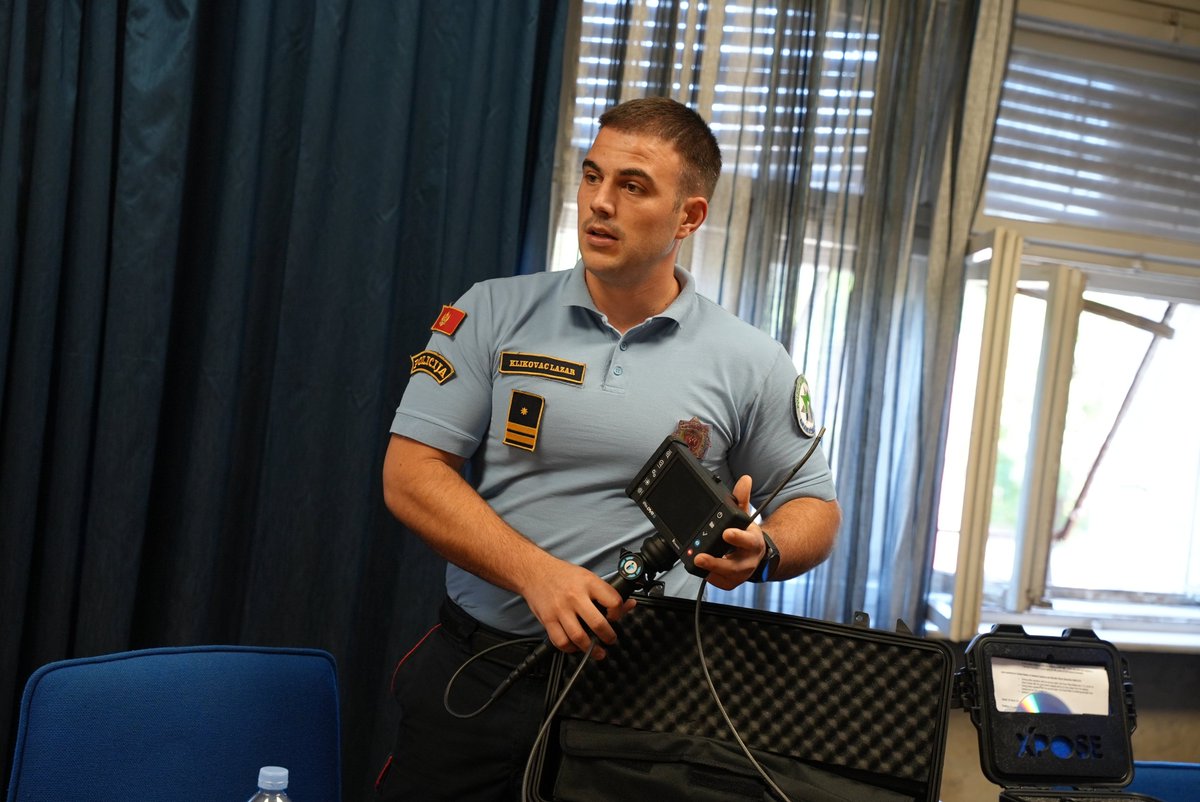 Amb_Klement_EU's tweet photo. Before handing over two CSI mobile labs, a meeting w Border&amp;Criminal Police to discuss how 🇪🇺 &amp; @UNDP_SEESAC support strengthens frontline protection &amp; current capacities
Authorities demonstrated modern 🇪🇺funded equipment already in use, helping them in daily work making 🇲🇪 safer https://t.co/ikm7FG9zUS
