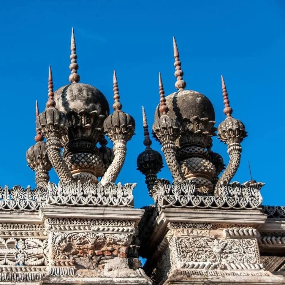 andreas_nigbur's tweet photo. The Paigah Tombs are located in the city of Hyderabad (South India). The cemetery was established in the 18th century.

⚡️Once again, an "energetic" building (resonators, antennas) has been described as a mausoleum.

https://t.co/GYjoGTI3YQ https://t.co/drdNr3ky4P