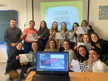 cadesevilla's tweet photo. 📊Más de 32.300 estudiantes han participado este curso en las actividades de emprendimiento educativo impulsadas por @aemprende.

🏫Acercamos la innovación, la creatividad y el talento emprendedor a las aulas andaluzas.

📰Noticia: https://t.co/Gnxq7YrnD7 

#EmprendeAND https://t.co/M109JP1jgh