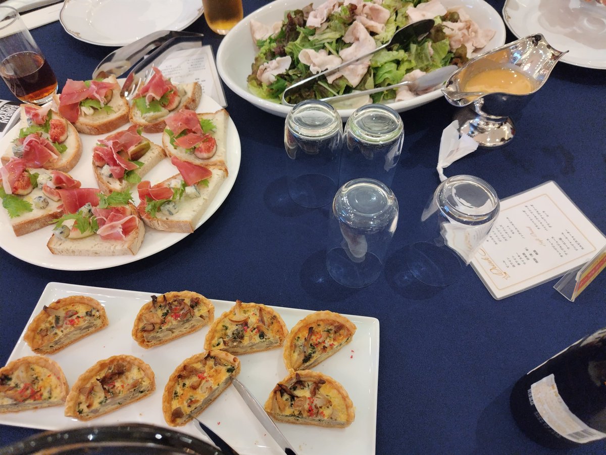 hir0217's tweet photo. 今月も交流会のメシは美味い🧑‍🍳
来月は中華レストランで開催、そこも焼きそばが絶品なんで楽しみ
仕事で参加してるけどメシのクオリティは大切🎋 https://t.co/gTwCWdM4ro