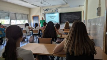 cadesevilla's tweet photo. 📊Más de 32.300 estudiantes han participado este curso en las actividades de emprendimiento educativo impulsadas por @aemprende.

🏫Acercamos la innovación, la creatividad y el talento emprendedor a las aulas andaluzas.

📰Noticia: https://t.co/Gnxq7YrnD7 

#EmprendeAND https://t.co/M109JP1jgh