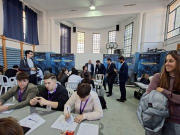 cadesevilla's tweet photo. 📊Más de 32.300 estudiantes han participado este curso en las actividades de emprendimiento educativo impulsadas por @aemprende.

🏫Acercamos la innovación, la creatividad y el talento emprendedor a las aulas andaluzas.

📰Noticia: https://t.co/Gnxq7YrnD7 

#EmprendeAND https://t.co/M109JP1jgh