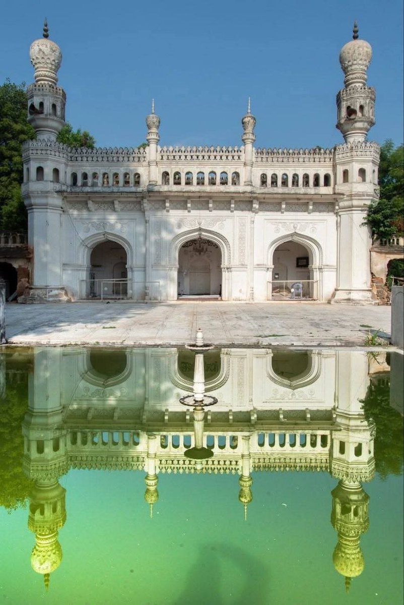 andreas_nigbur's tweet photo. The Paigah Tombs are located in the city of Hyderabad (South India). The cemetery was established in the 18th century.

⚡️Once again, an "energetic" building (resonators, antennas) has been described as a mausoleum.

https://t.co/GYjoGTI3YQ https://t.co/drdNr3ky4P