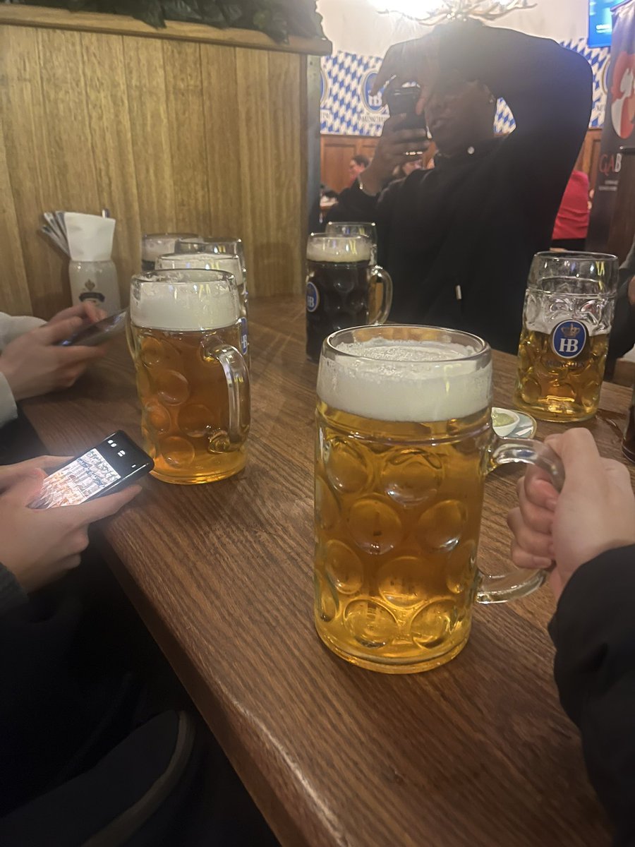 lishhii's tweet photo. a comically large after-work stein hits different when its a Wednesday (is what i would say if i was a middle aged man) https://t.co/GyCLvXd25I