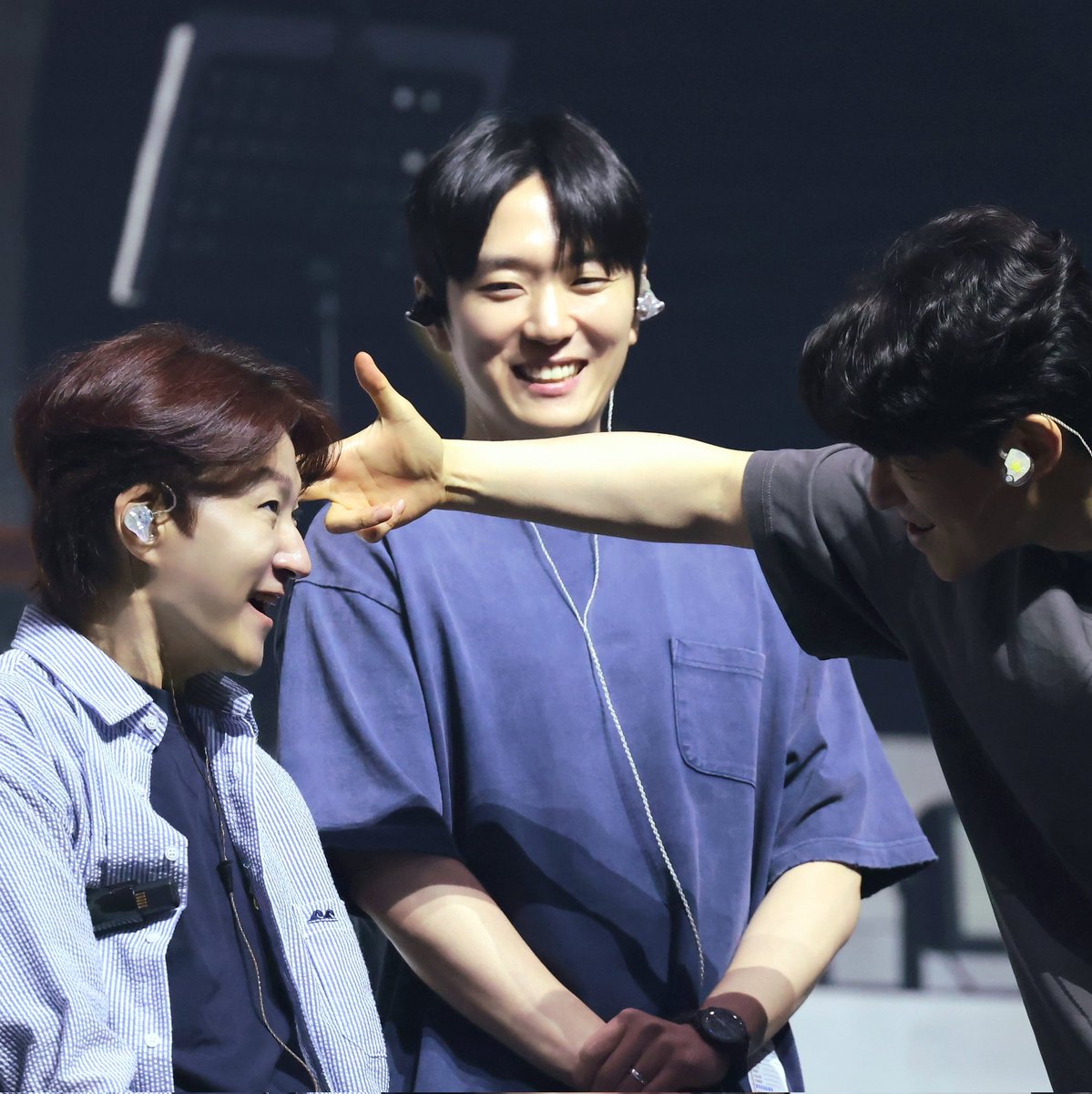 ciii_real's tweet photo. 우리미 또 다섯살 많은 형 귀여워한다 https://t.co/QnLBNYPycJ