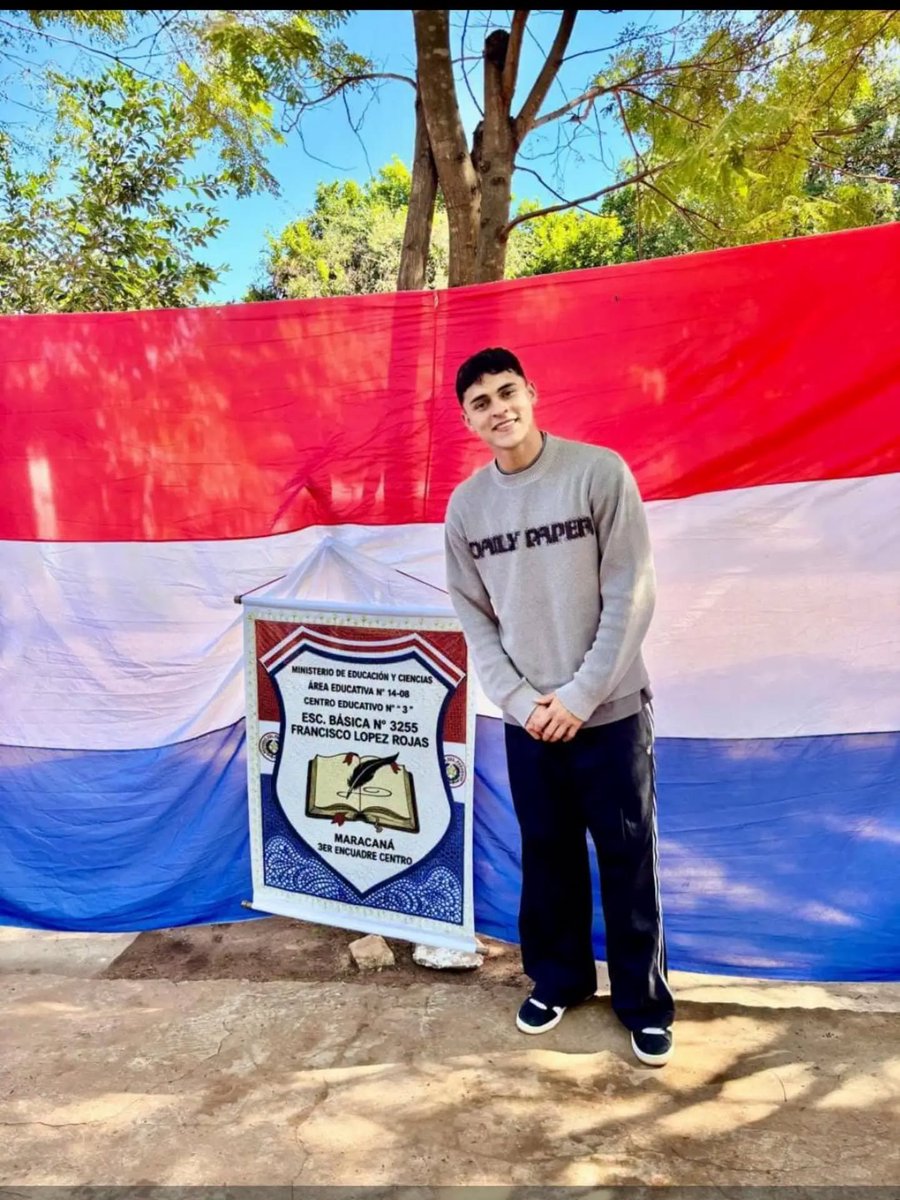 delpynews's tweet photo. ▶️ERA UN MITÃ'I MÁS | ​🤭❤️

Ramón Sosa visitó su ex escuela en Maracaná y merendó con los alumnos.🤩

 La comunidad educativa de Francisco López Rojas estuvo de fiesta con la presencia del futbolista de la Albirroja.👏

📸Balón Norteño (FB) https://t.co/Q5dcWllvIS