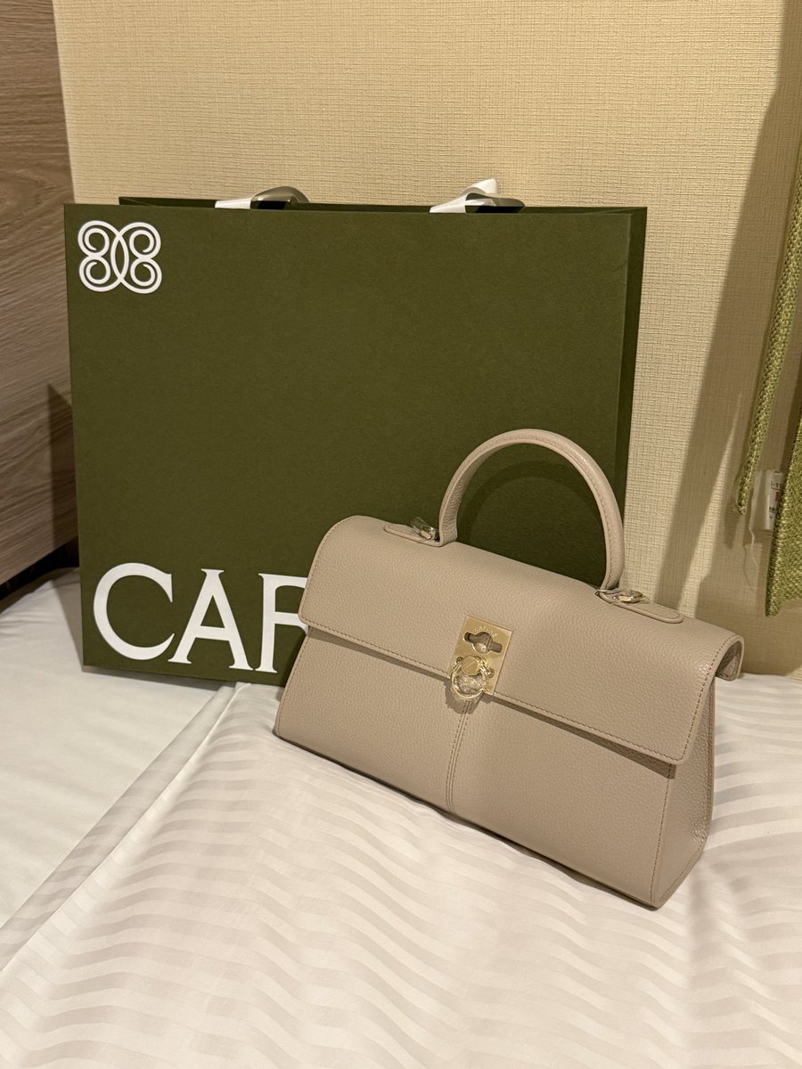 naminesaku's tweet photo. 弾丸名古屋旅➰
どうしても行きたかったポップアップショップを見に名古屋へ✨日本に実店舗ないんだぁ🥹

気になってたバッグ無事ゲット✨
美味しい櫃まぶしとパフェ食べて、エステにも行けて大満足🩵 https://t.co/20JZ2vAyMV