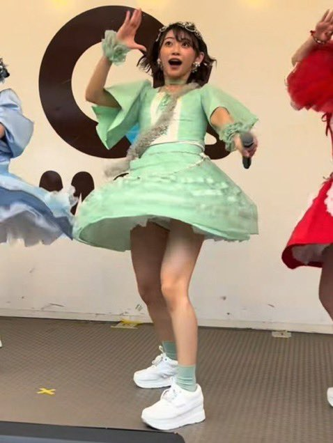 netbuzz170's tweet photo. CUTIE STREET板倉可奈さん、お調子者キャラかと思いきやクッソ爆美女じゃん😂 https://t.co/r7XPeSmYac