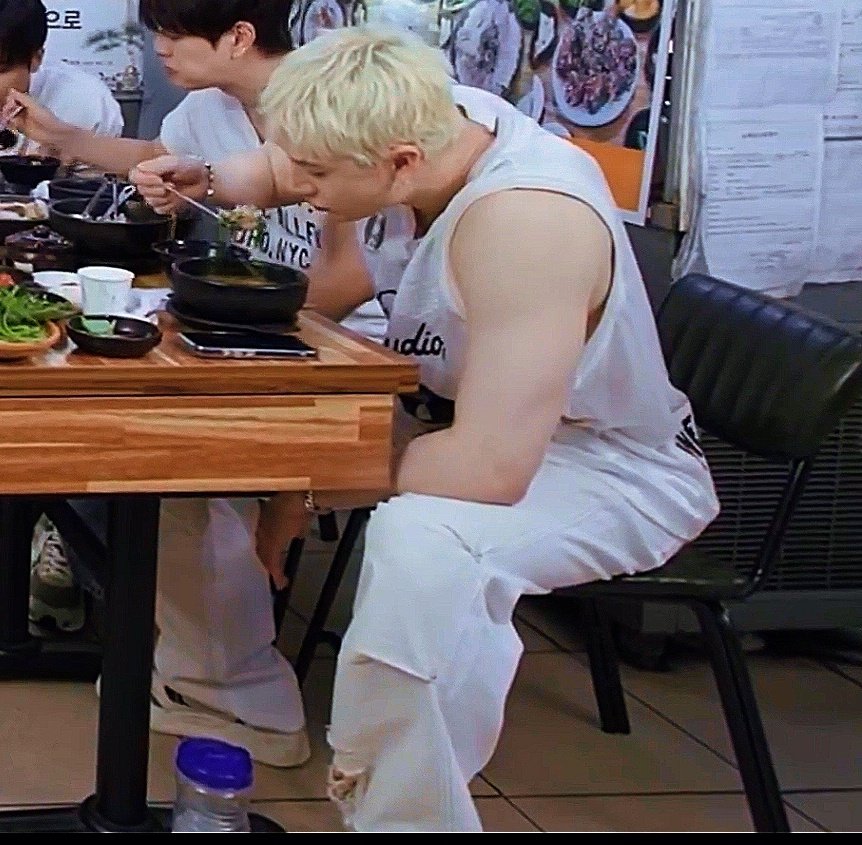 haraalvi's tweet photo. arms🤤 https://t.co/5KN5ZbtKpC