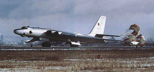hiredbeard's tweet photo. @BLackgold_5 @BLackgold_5 surprisingly uninspired thread :< Maybe the algorithm hates sexy plane chat?  Lets drop a tomcat, m-4 bison, and an ac-130 doing VTOL, lol. https://t.co/WYaizzbCuc