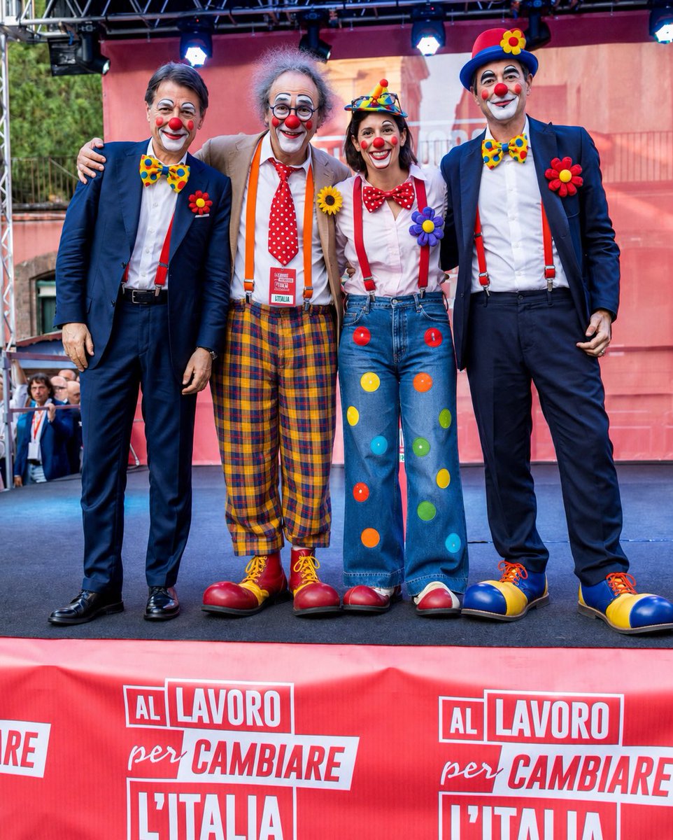 gri_il's tweet photo. Il nuovo “campo largo” … il famoso campo largo Orfei😁
#Conte
#Schlein
#Fratoianni
#Bonelli
Pagliaccismo senza limitismo https://t.co/niVn4RzpUE