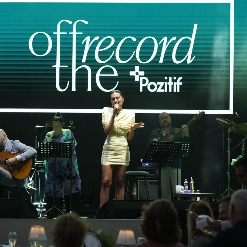 Serap_m's tweet photo. D Maris Bay ve Pozitif iş birliğiyle gerçekleşen “Off The Record"  gecesinde Bergüzar Korel sahne aldı 💜🌼 
#BergüzarKorel #konser #güzellik #asalet https://t.co/Mj7IQJUhGc