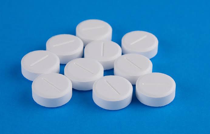 DehinsiluBola's tweet photo. 5. Overuse of painkillers

Paracetamol overdose is one of the fastest ways to kill the liver.

Large amounts of it overpower the liver's ability to process it safely and lead to death of its cells.

Liver failure leads to multiple organs failure which can lead to death. https://t.co/tlViAlzu9z