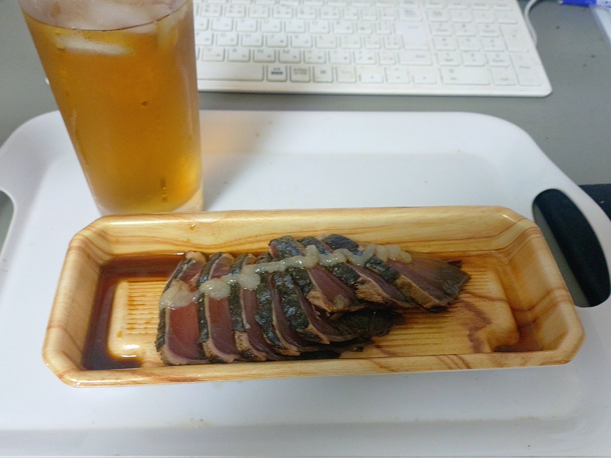 dotepputi's tweet photo. ちなみに、鰹のたたきは１０％引き😅。 https://t.co/a301gk9jLm