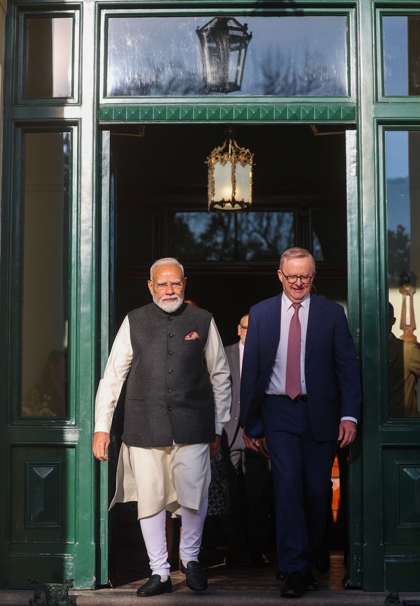 gdsharma109's tweet photo. @narendramodi @MLADineshKhatik
@yogenderchando1
@DevinderSolanki
India Australia friendship ❤️
 हम साथ साथ हैं 🇮🇳 https://t.co/qgnaTpKd79